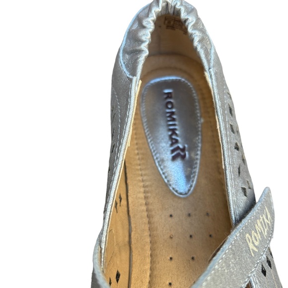 Romika Women’s 39 (8 1/2) Bahamas Silver Leather Mary Jane Shoes, Romika Flats - Picture 5 of 16